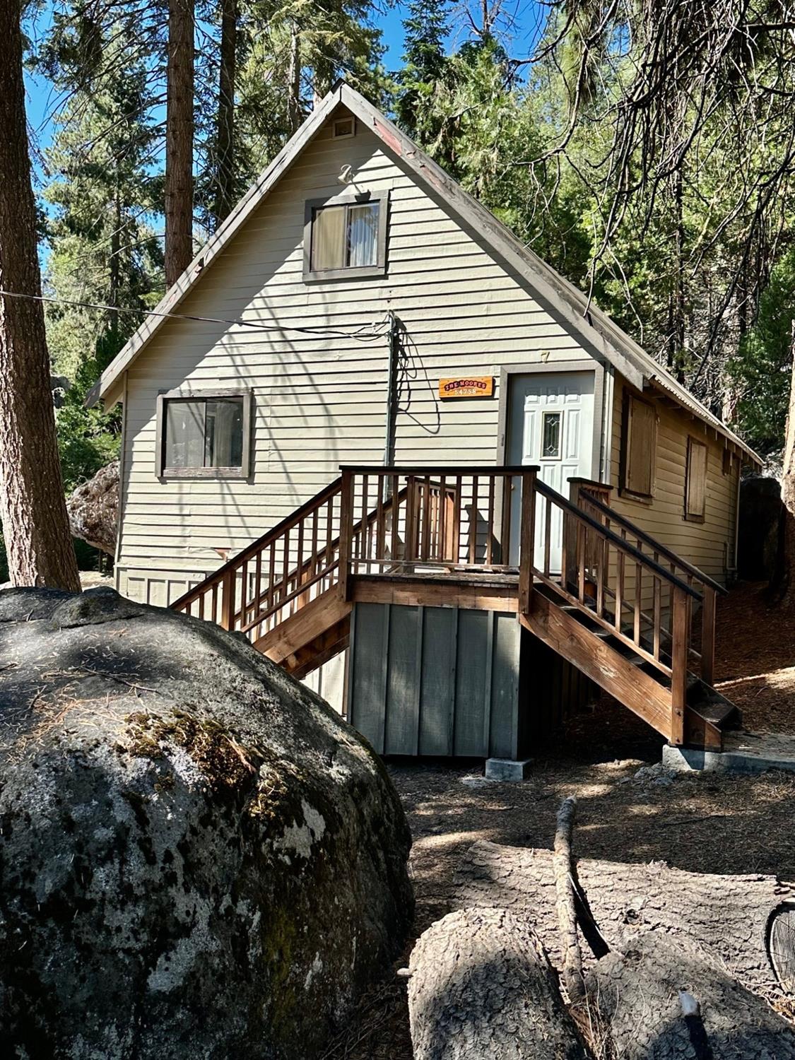 54758 Dinkey Creek Road Shaver Lake, CA 93664 - Photo 33 of 39 a view of a house with a balcony