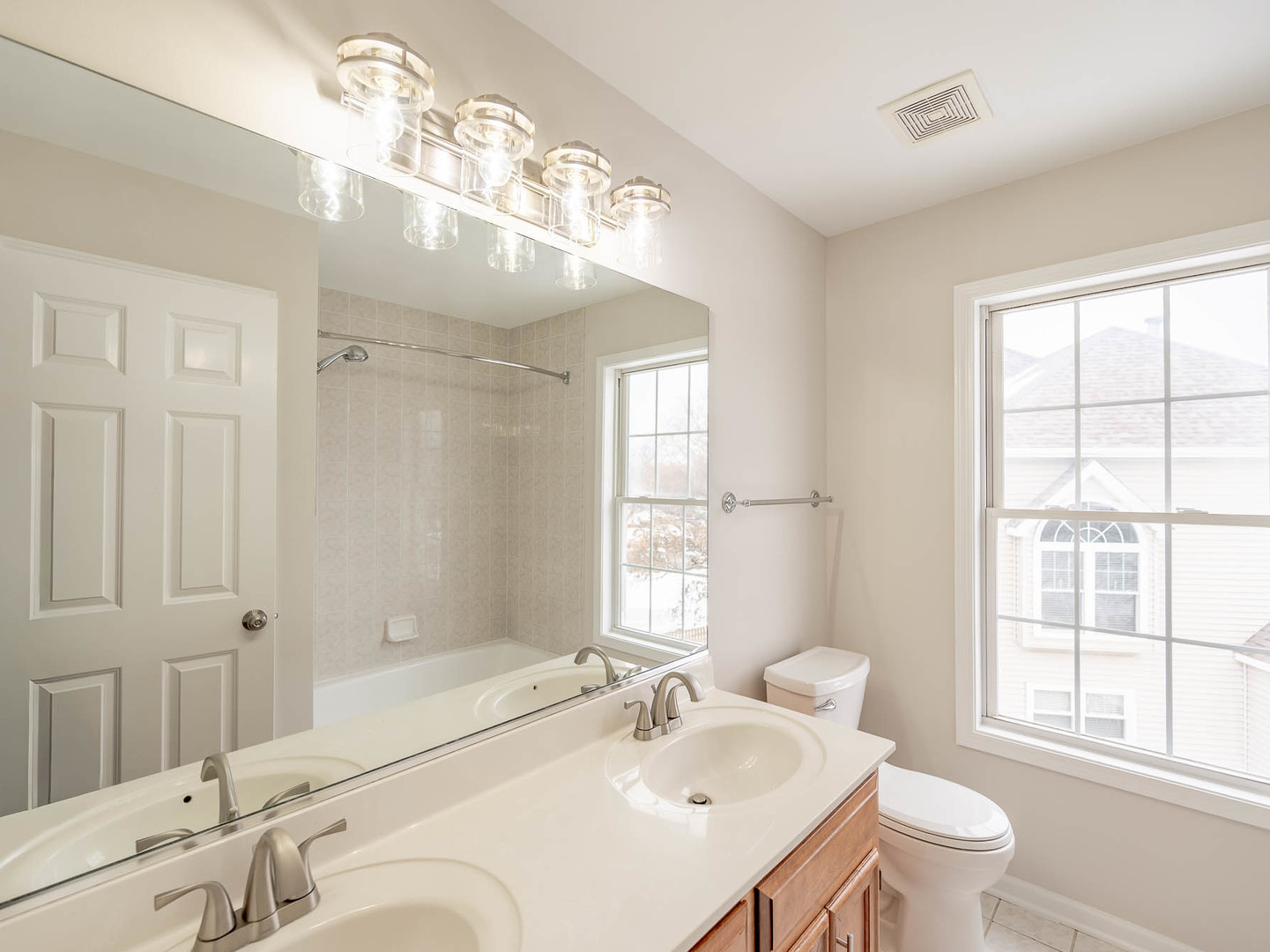 975 Merbach Court Carol Stream, IL 60188 - Photo 15 of 28 a bathroom with a sink a large mirror and a toilet