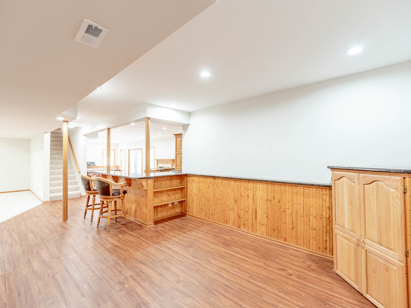975 Merbach Court Carol Stream, IL 60188 - Photo 20 of 28 a dining room with furniture and wooden floor