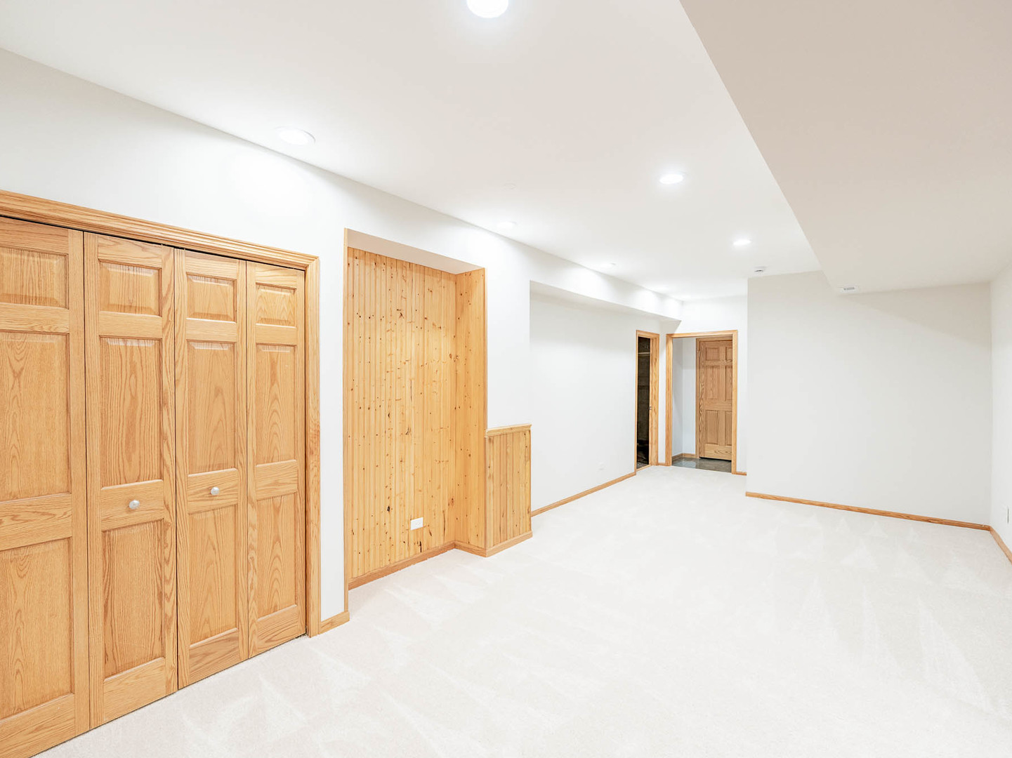 975 Merbach Court Carol Stream, IL 60188 - Photo 22 of 28 a view of an empty room