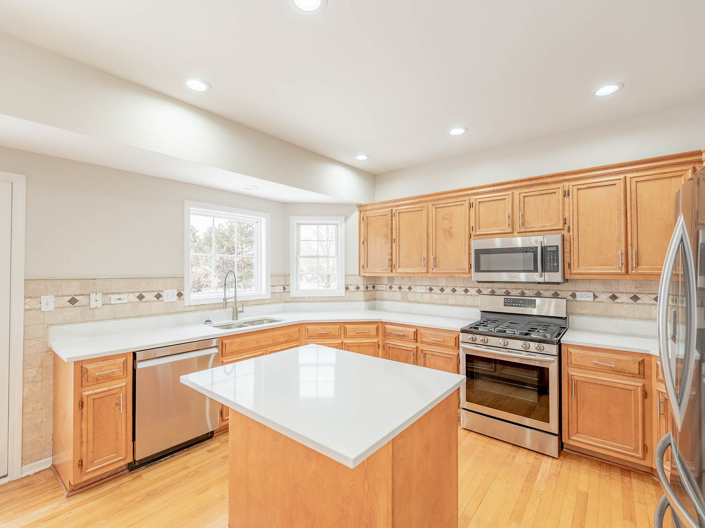 975 Merbach Court Carol Stream, IL 60188 - Photo 10 of 28 a kitchen with stainless steel appliances granite countertop a stove a sink and a refrigerator