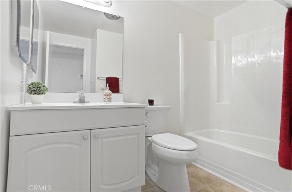 19427 Oak Crossing Road Newhall, CA 91321 - Photo 18 of 45 a bathroom with a sink toilet and shower