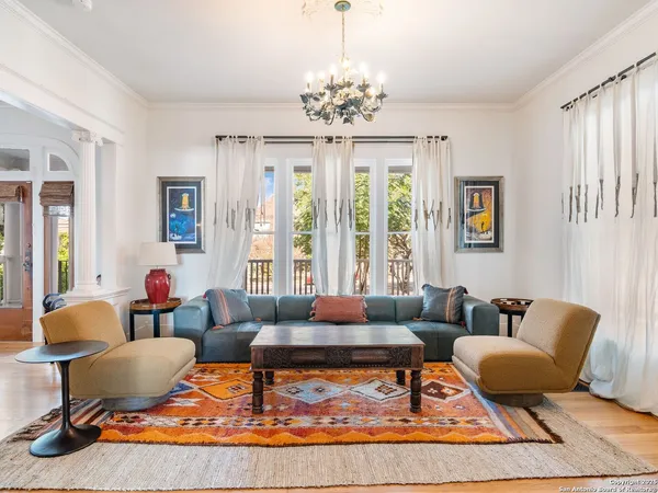 $4,600 | 702 West French Place, San Antonio, TX 78212