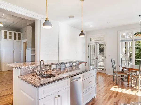 $4,600 | 702 West French Place, San Antonio, TX 78212