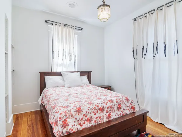 $4,600 | 702 West French Place, San Antonio, TX 78212