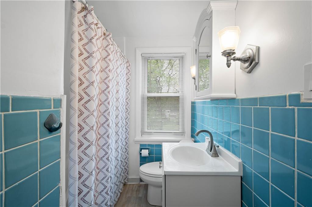 919 Wible Run Road Pittsburgh, PA 15209 - Photo 24 of 38 Second floor full bath