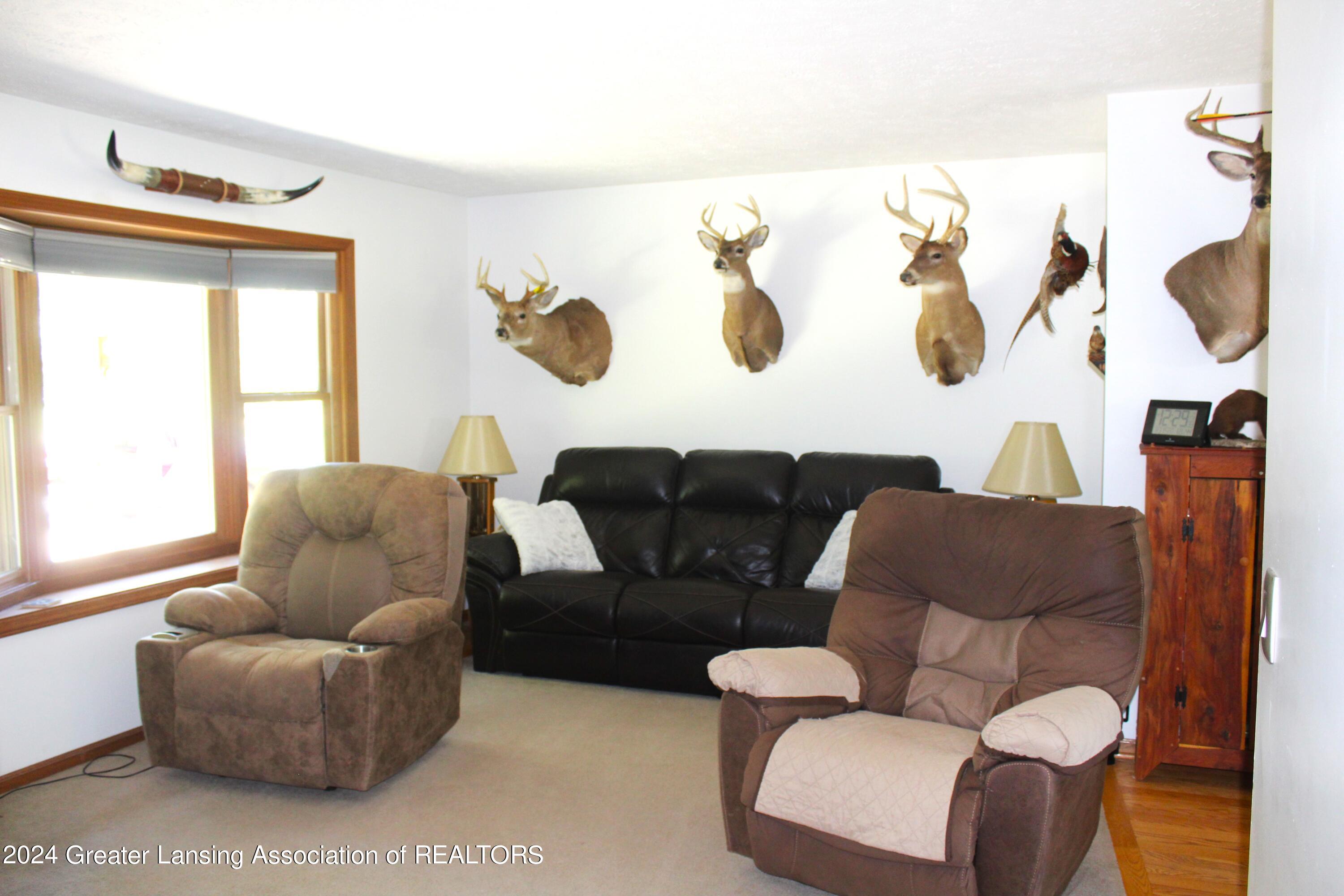 1833 South Ainger Road Charlotte, MI 48813 - Photo 9 of 38 9 Living Rm