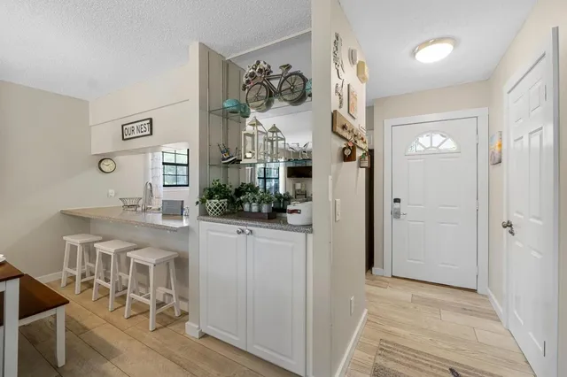 a very nice looking room with a mirror