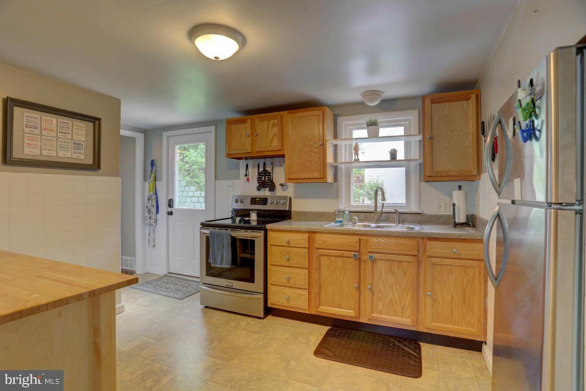 43 South Locust Street Lititz, PA 17543 - Photo 11 of 31