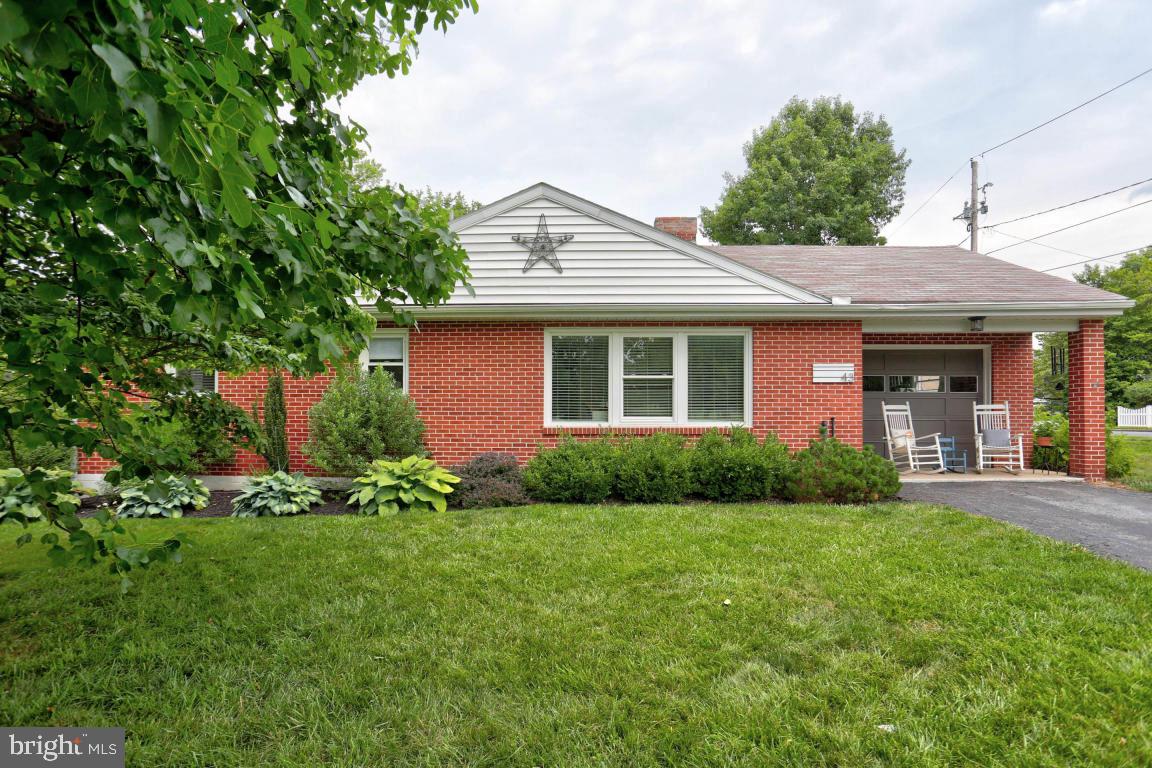43 South Locust Street Lititz, PA 17543 - Photo 3 of 31