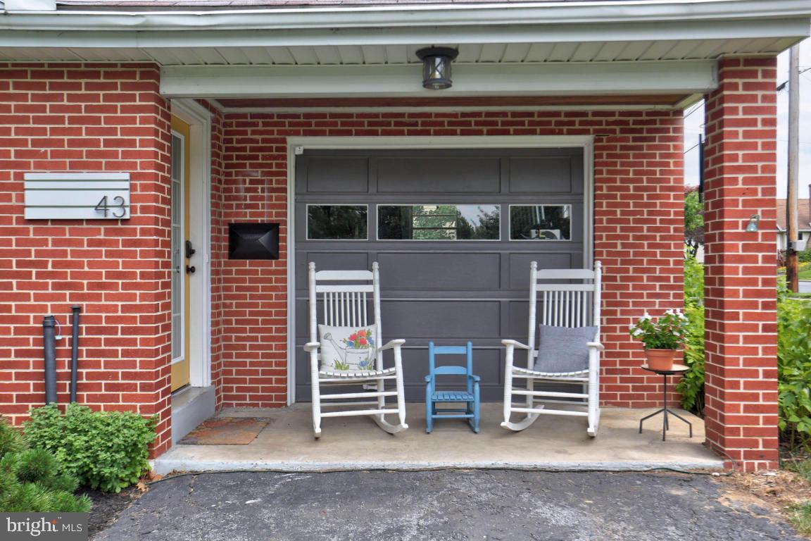 43 South Locust Street Lititz, PA 17543 - Photo 4 of 31