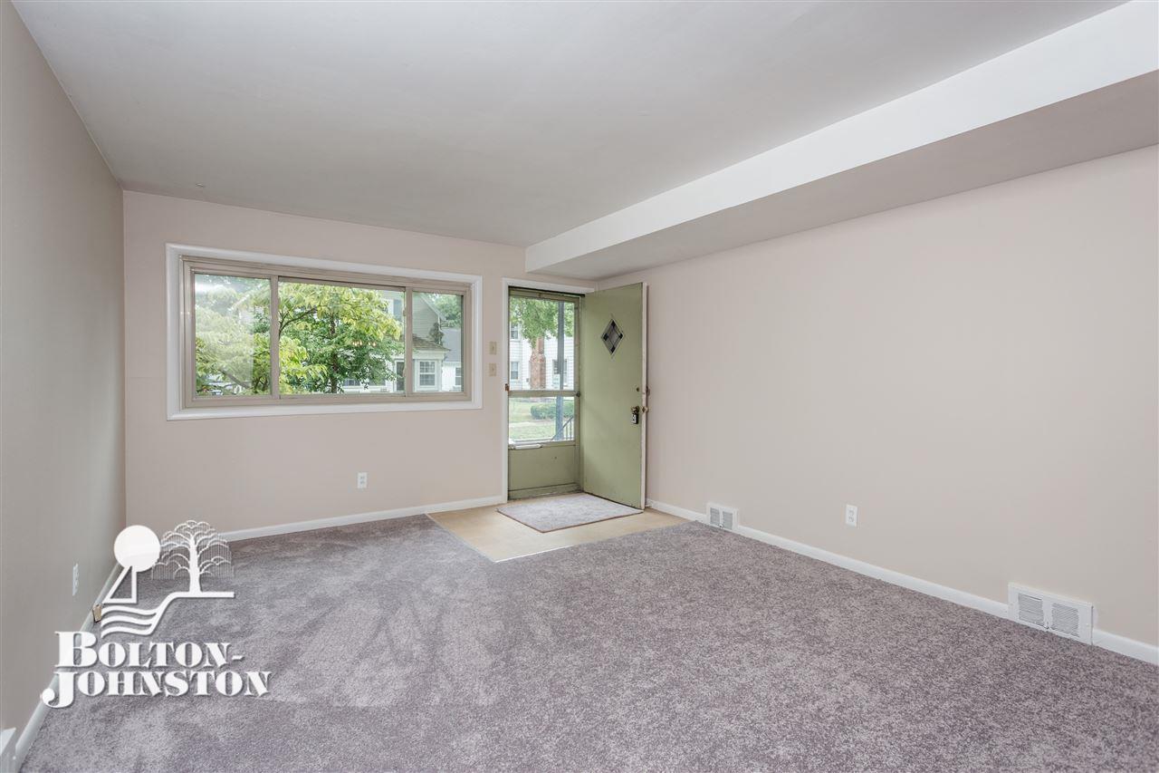 128 Muir Road Grosse Pointe Farms, MI 48236 - Photo 4 of 28