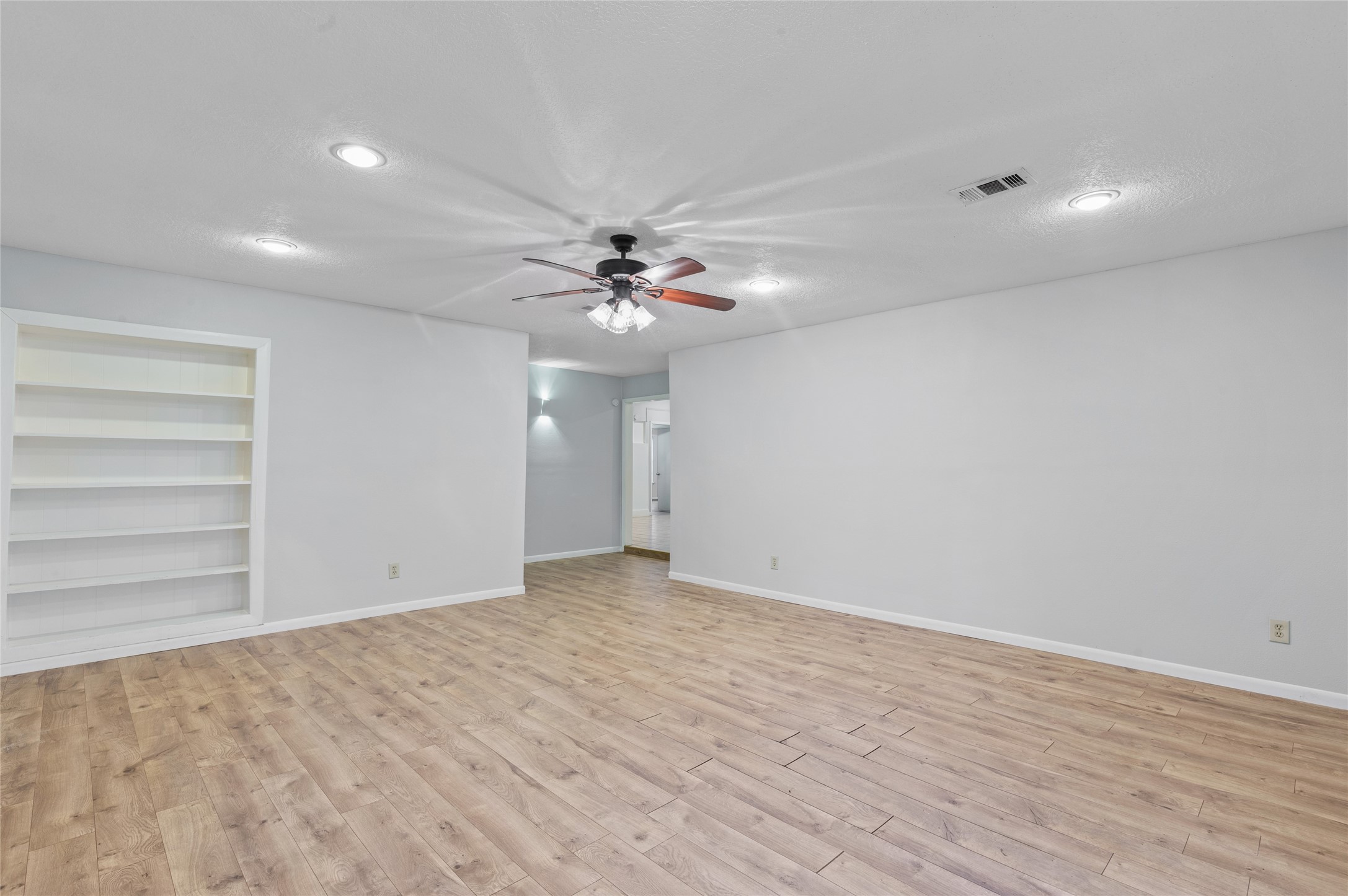 118 East Thornton Road Houston, TX 77022 - Photo 15 of 22