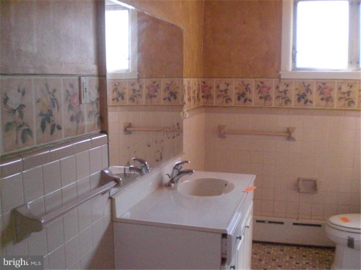 114 Chatham Road Upper Darby, PA 19082 - Photo 2 of 17