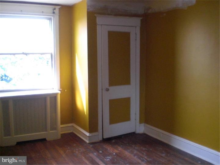 114 Chatham Road Upper Darby, PA 19082 - Photo 4 of 17