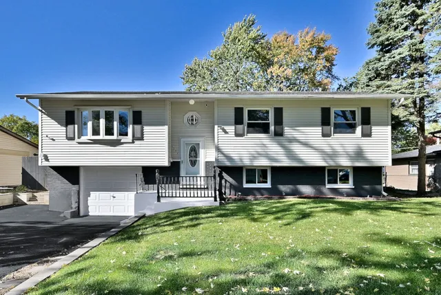 $409,999 | 6938 Meadowbrook Lane, Hanover Park, IL 60133