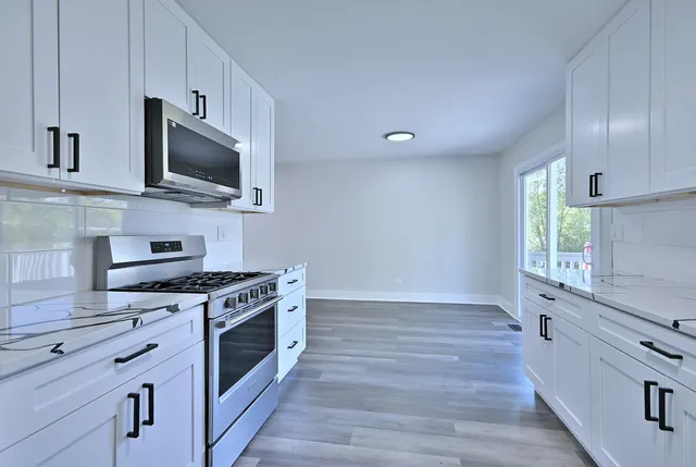 $409,999 | 6938 Meadowbrook Lane, Hanover Park, IL 60133