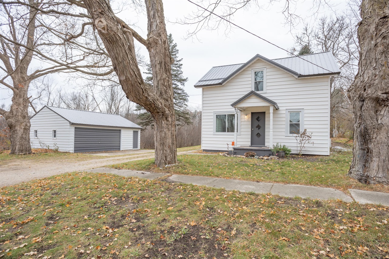 272 Scott Street Morley, MI 49336 - Photo 2 of 45