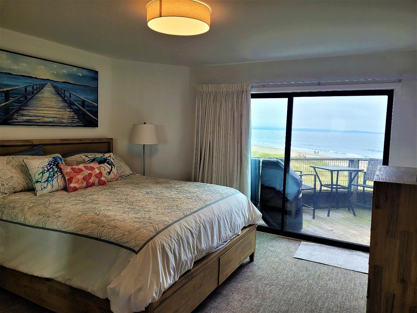 101 Shell Road, Unit 234 Watsonville, CA 95076 - Photo 10 of 18 a bedroom with a bed lamp and a large window