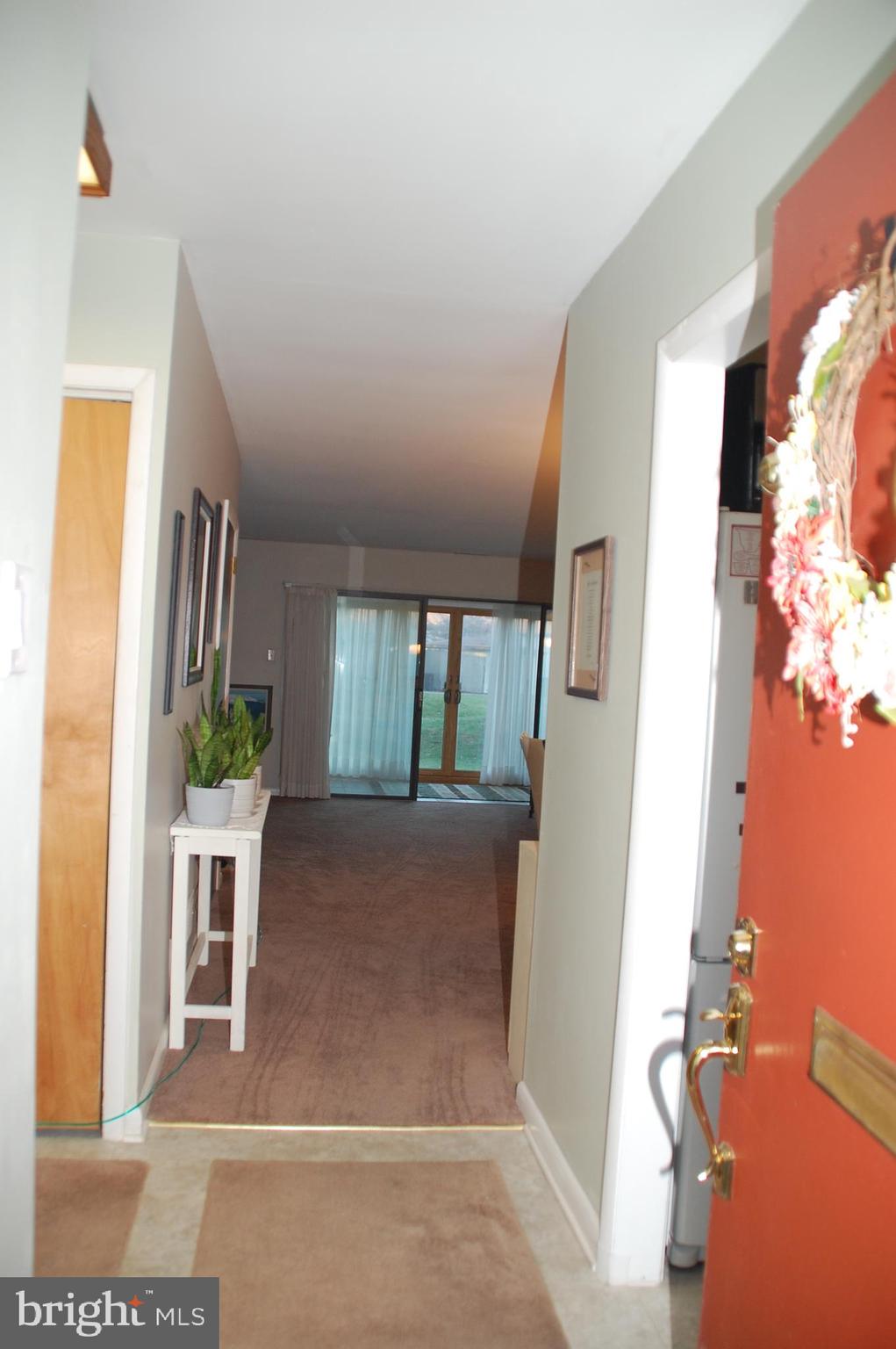 12 Centennial Road Telford, PA 18969 - Photo 3 of 35 The comfort and convenience a Foyer adds...