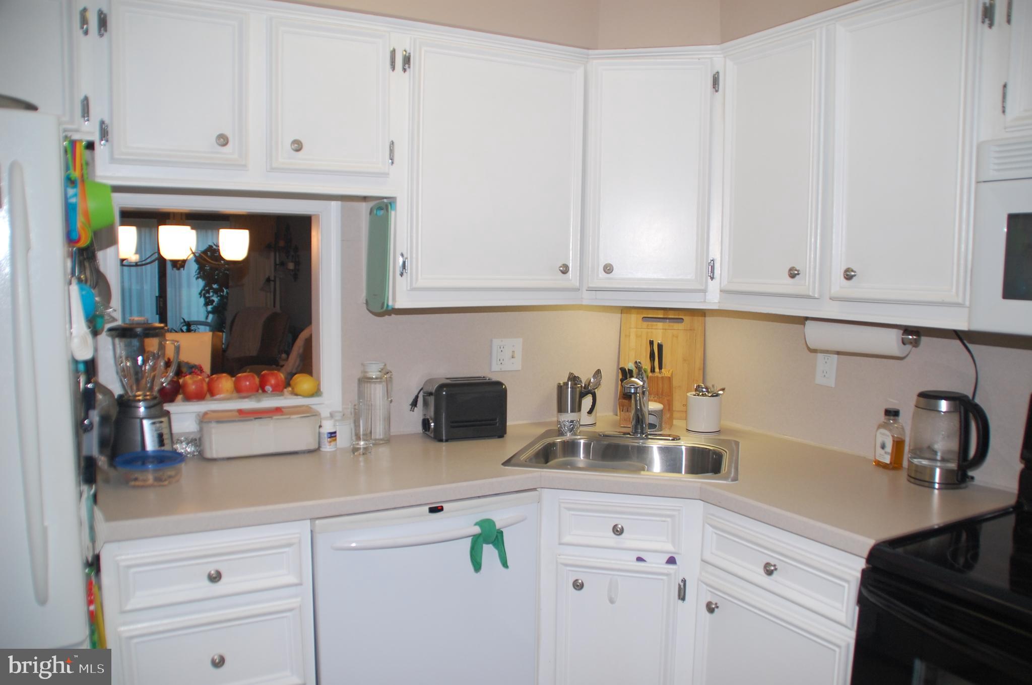 12 Centennial Road Telford, PA 18969 - Photo 6 of 35 has a pass-through to the formal Dining Area...