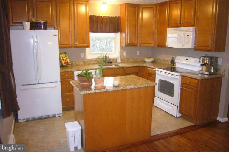 13216 Penn Shop Road Mount Airy, MD 21771 - Photo 2 of 17 Kitchen
