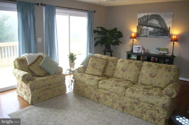 13216 Penn Shop Road Mount Airy, MD 21771 - Photo 17 of 17 Living Room