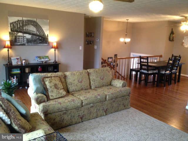 13216 Penn Shop Road Mount Airy, MD 21771 - Photo 5 of 17 Living Room