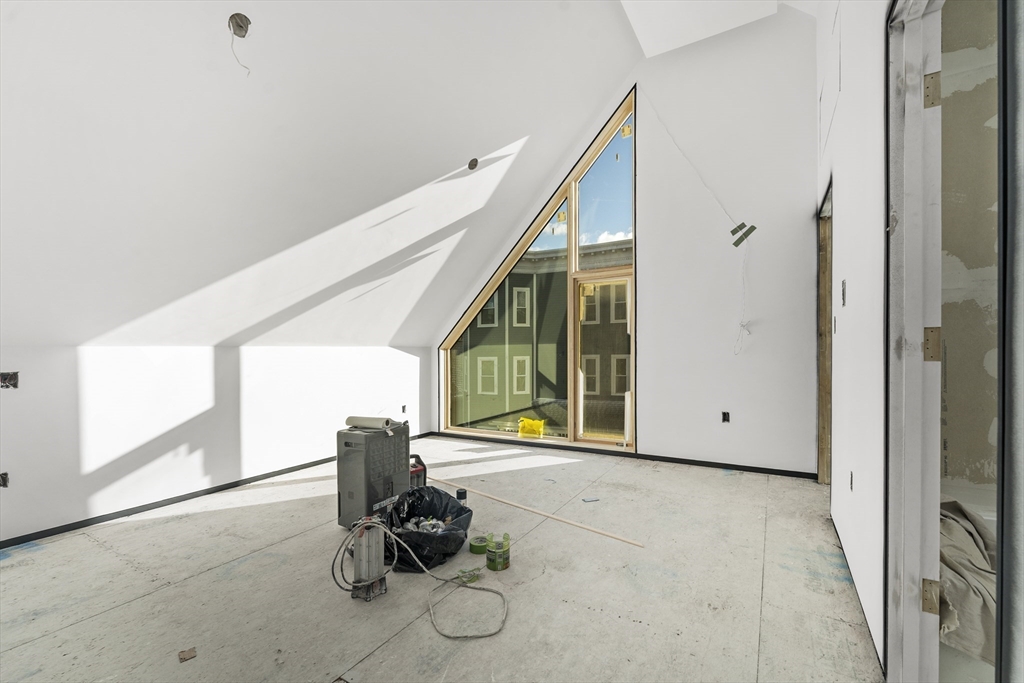 55 Harvey Street Cambridge, MA 02140 - Photo 5 of 39