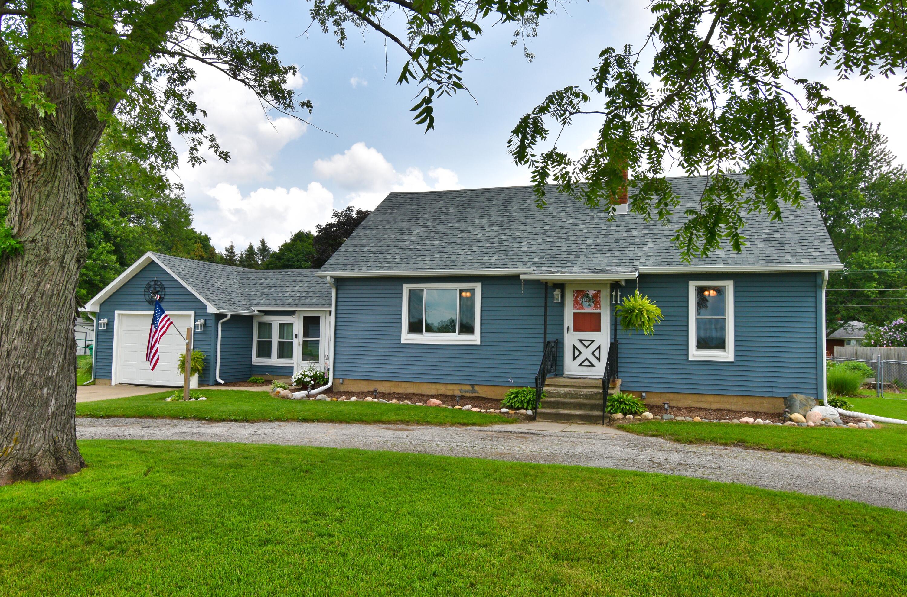 1425 Terminal Road Niles, MI 49120 - Photo 1 of 24 DSC_6856