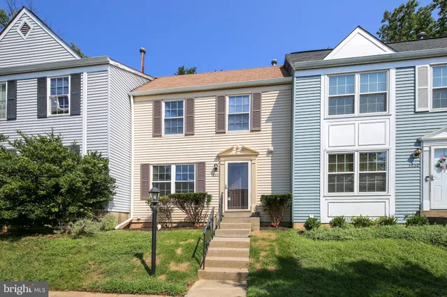$2,900 | 3032 Braxton Wood Court, Fairfax, VA 22031