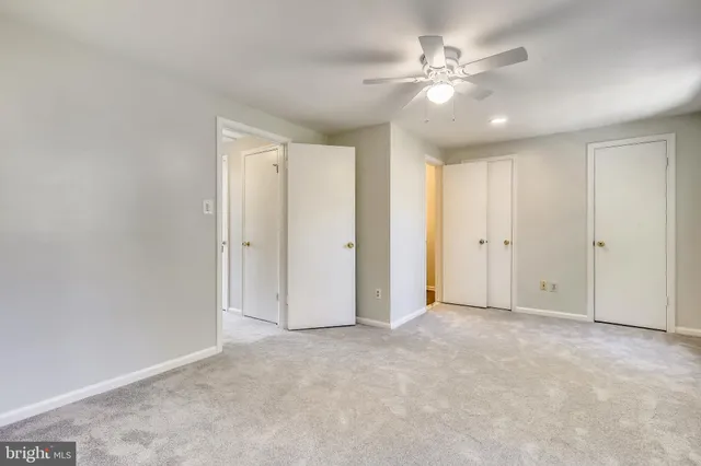 an empty room with fan and a ceiling fan