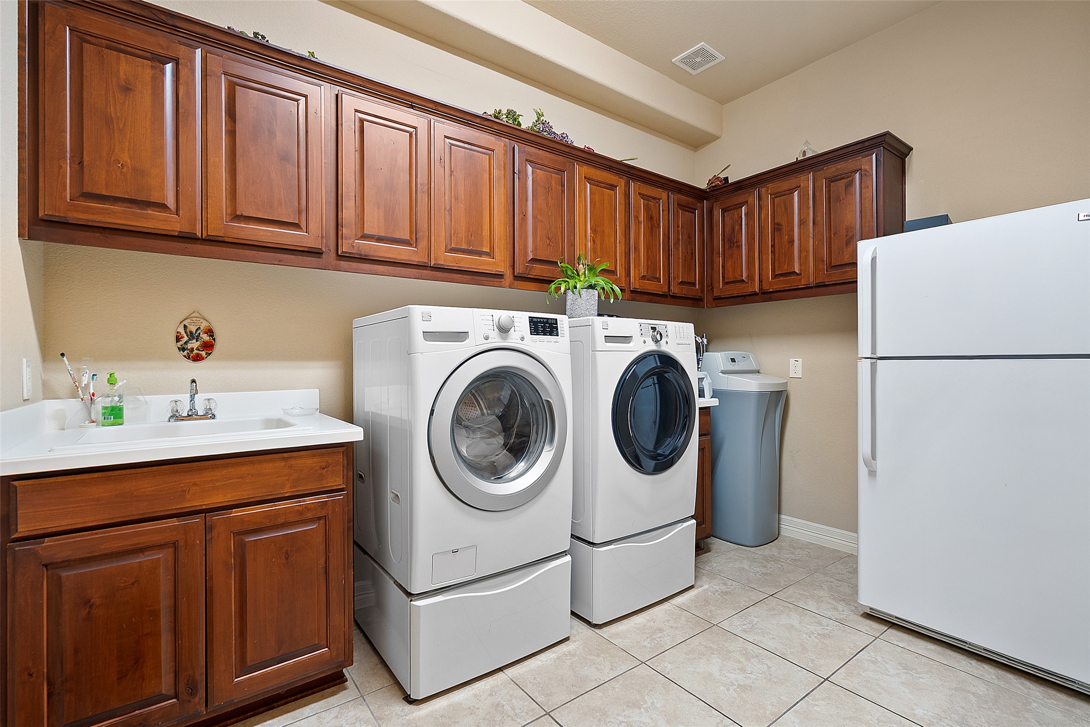 1200 Lions Lair Leander, TX 78641 - Photo 18 of 40 a utility room with sink dryer and washer