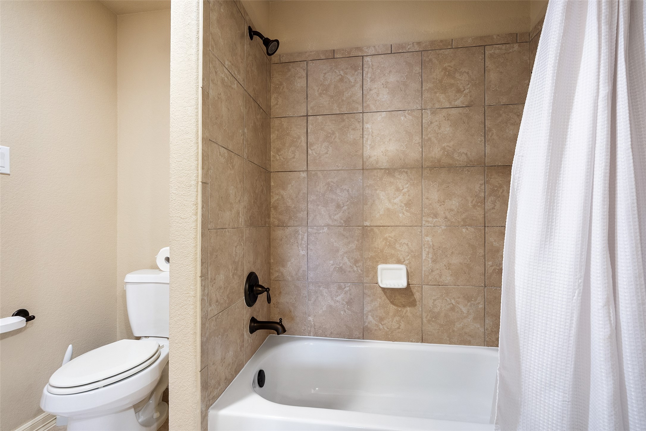 1200 Lions Lair Leander, TX 78641 - Photo 28 of 40 a bath room with a toilet and a bath tub