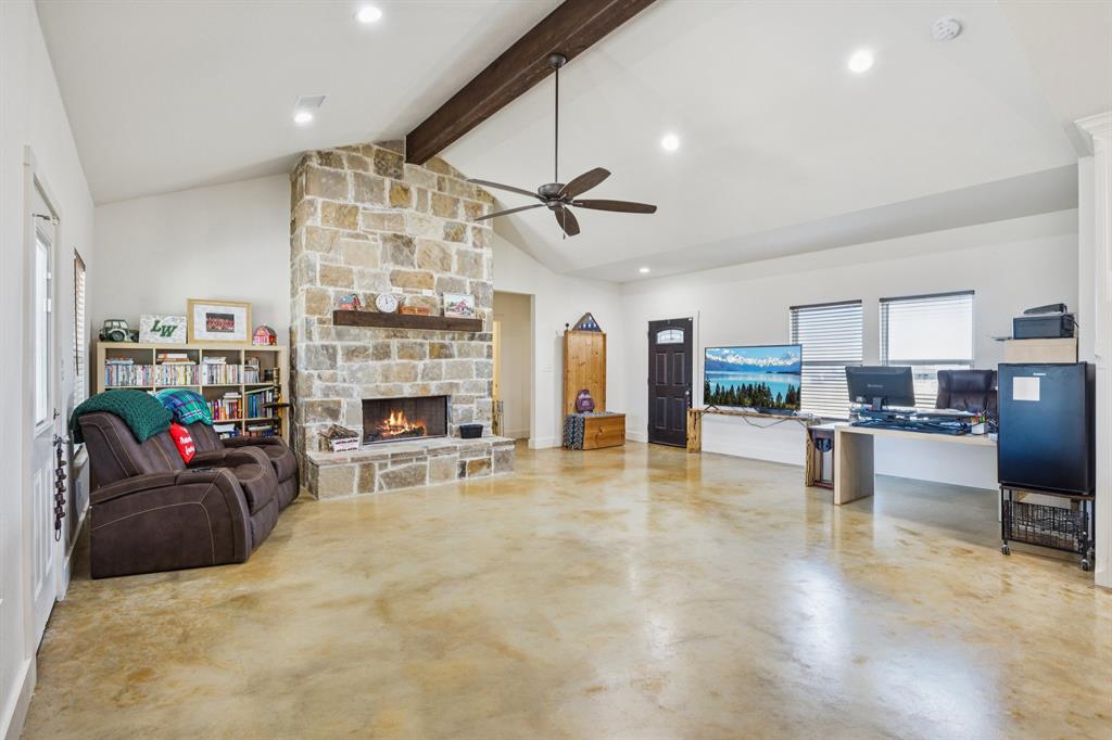 1084 Justin Drive Springtown, TX 76082 - Photo 4 of 28
