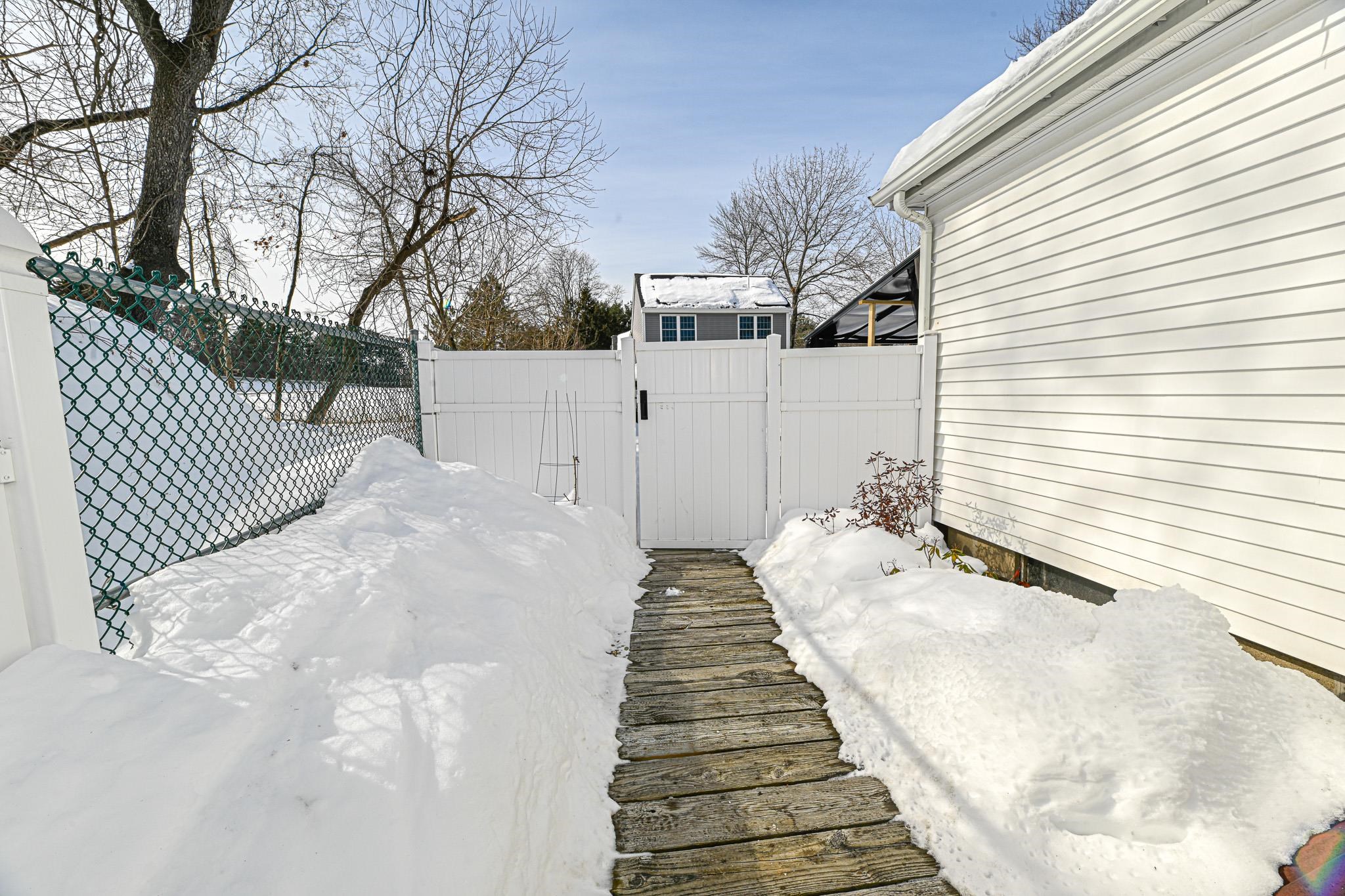 1 Thompson Road Nashua, NH 03060 - Photo 6 of 52