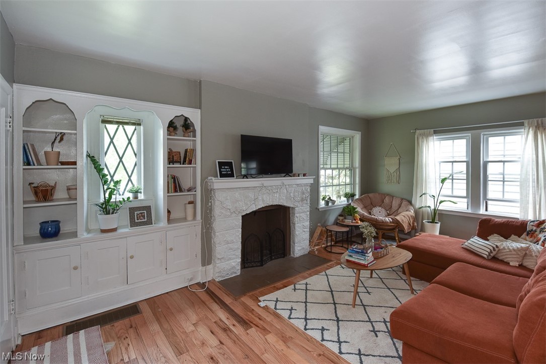 3569 Daleford Road Cleveland, OH 44120 - Photo 2 of 30 Gallery Image 2