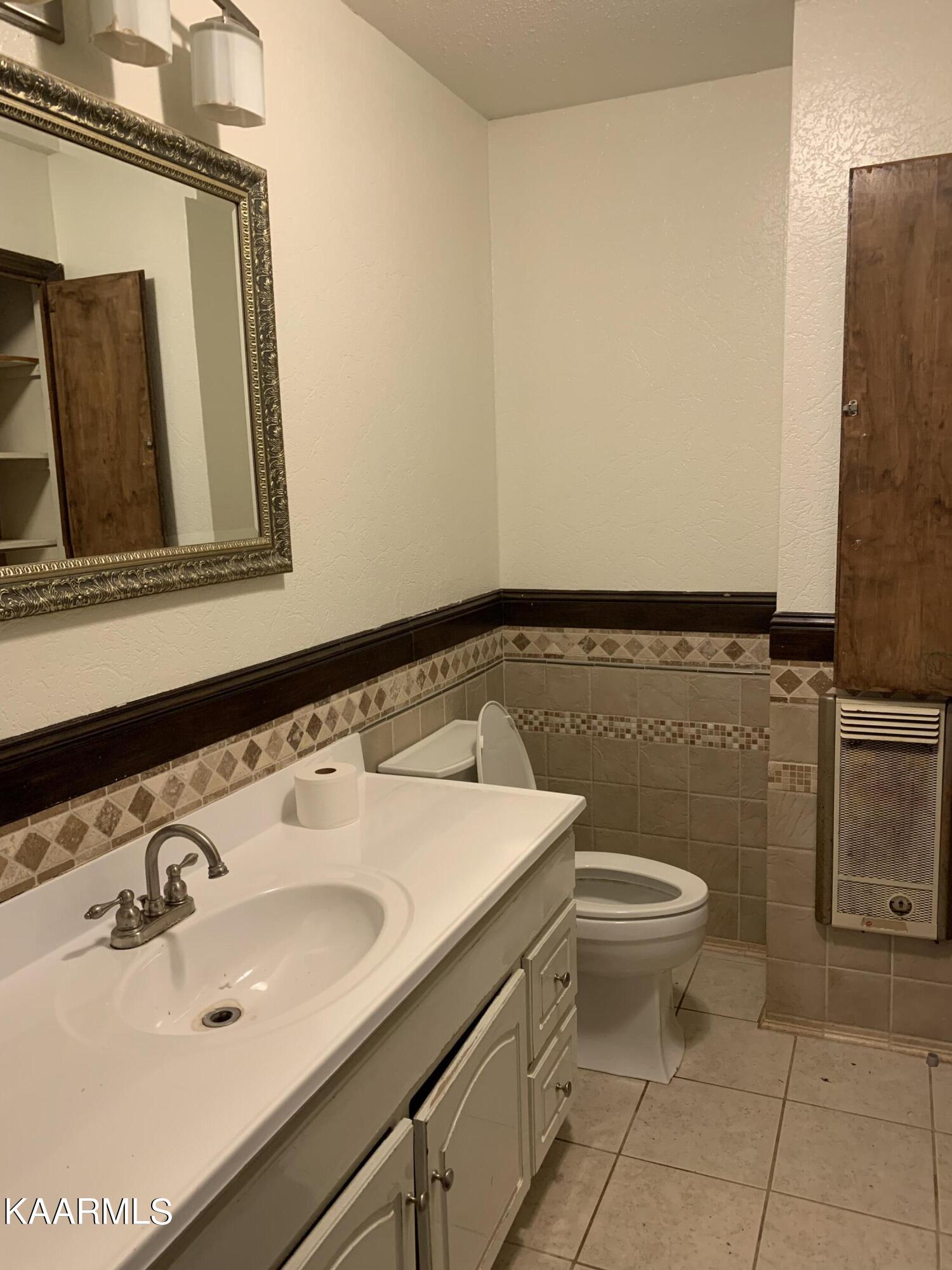 679 Oak Grove Road Madisonville, TN 37354 - Photo 11 of 27 Upstairs Bath