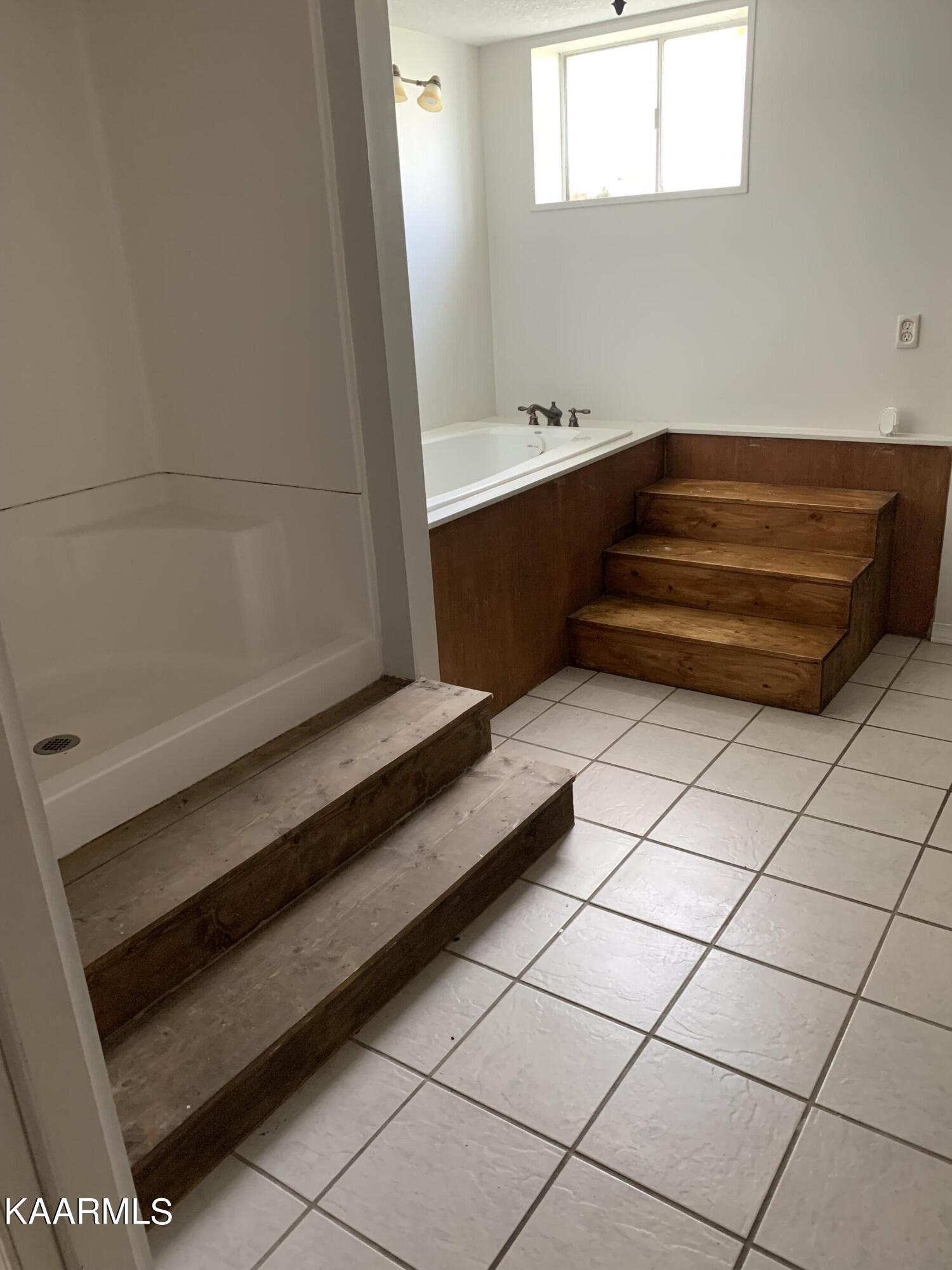 679 Oak Grove Road Madisonville, TN 37354 - Photo 18 of 27 Bathroom - DownStairs