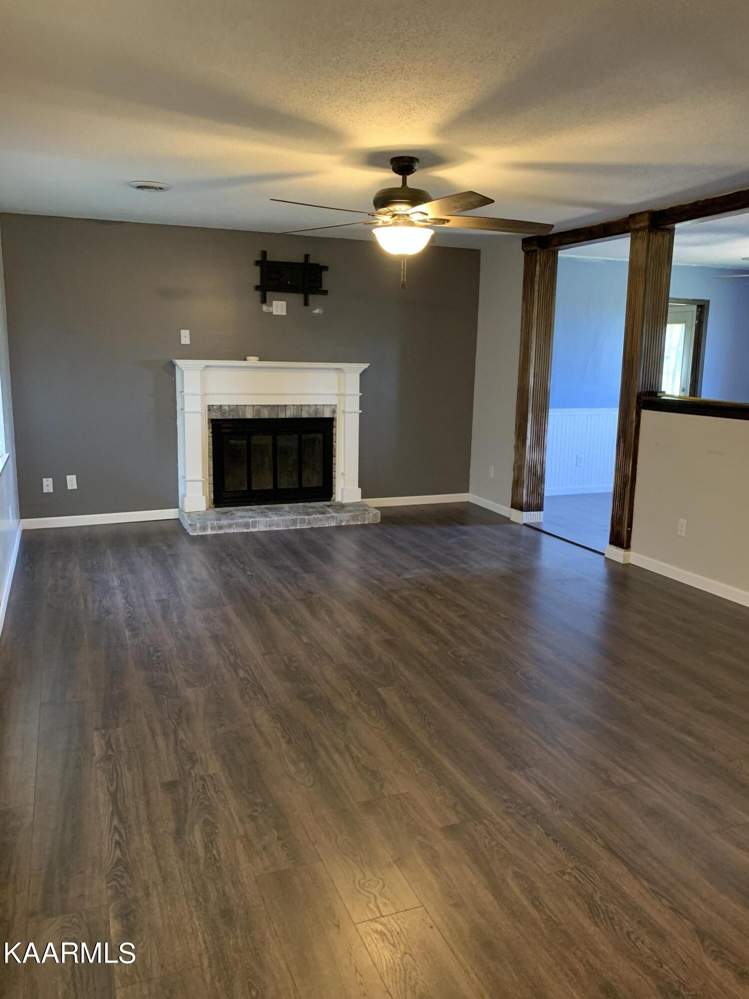 679 Oak Grove Road Madisonville, TN 37354 - Photo 2 of 27 Living Room