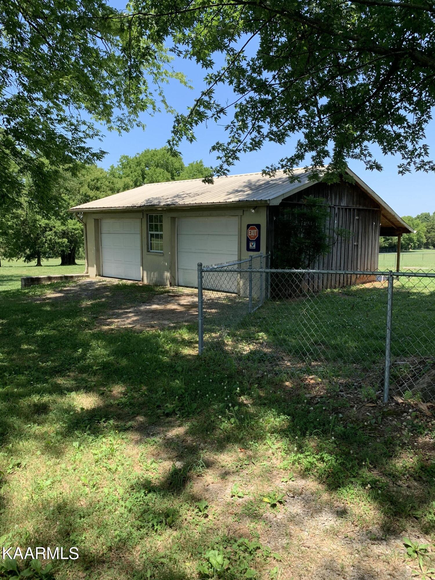 679 Oak Grove Road Madisonville, TN 37354 - Photo 21 of 27 Garage