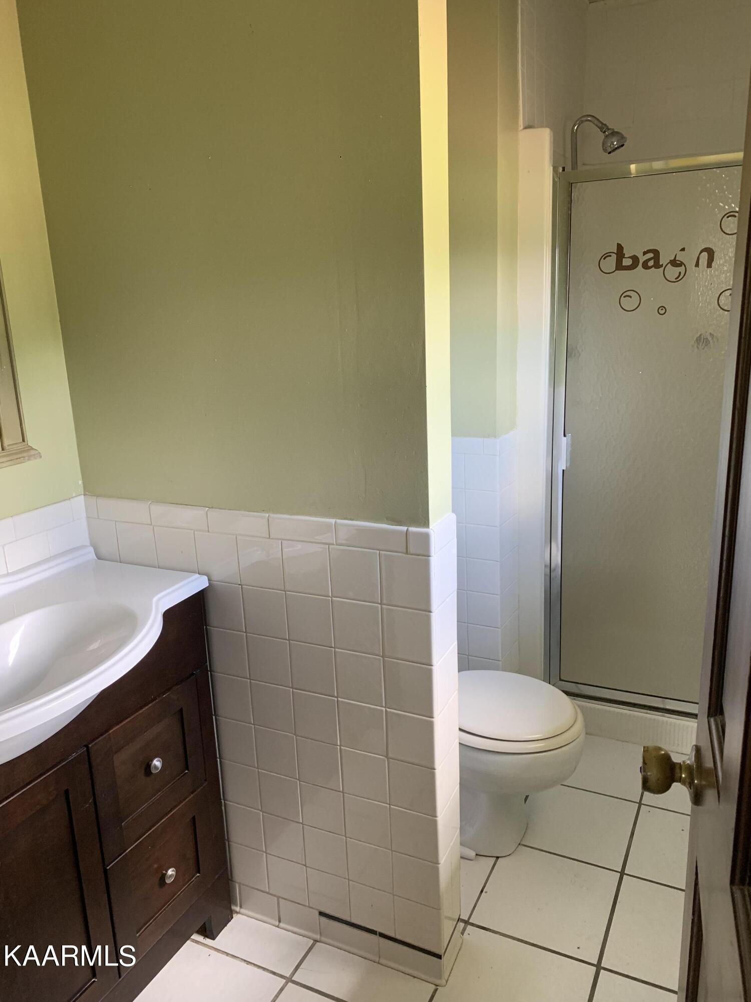679 Oak Grove Road Madisonville, TN 37354 - Photo 8 of 27 Master Bath