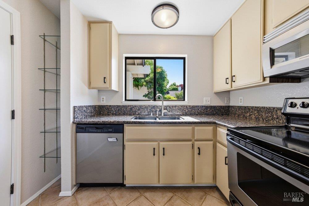 6 Village Court San Rafael, CA 94903 - Photo 21 of 66