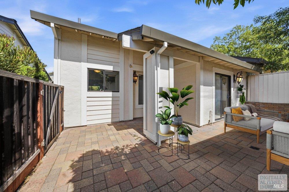 6 Village Court San Rafael, CA 94903 - Photo 5 of 66