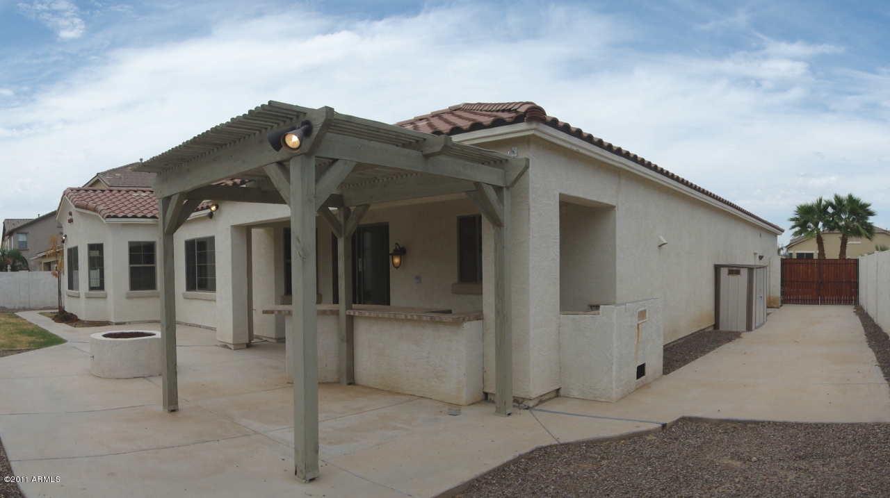3129 East Blue Ridge Way Gilbert, AZ 85298 - Photo 8 of 8 backyard