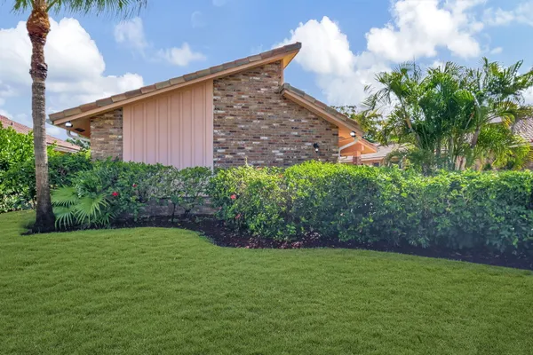 $3,999 | 10204 Camelback Lane, Boca Raton, FL 33498