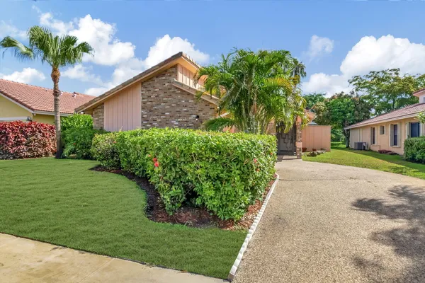 $3,999 | 10204 Camelback Lane, Boca Raton, FL 33498