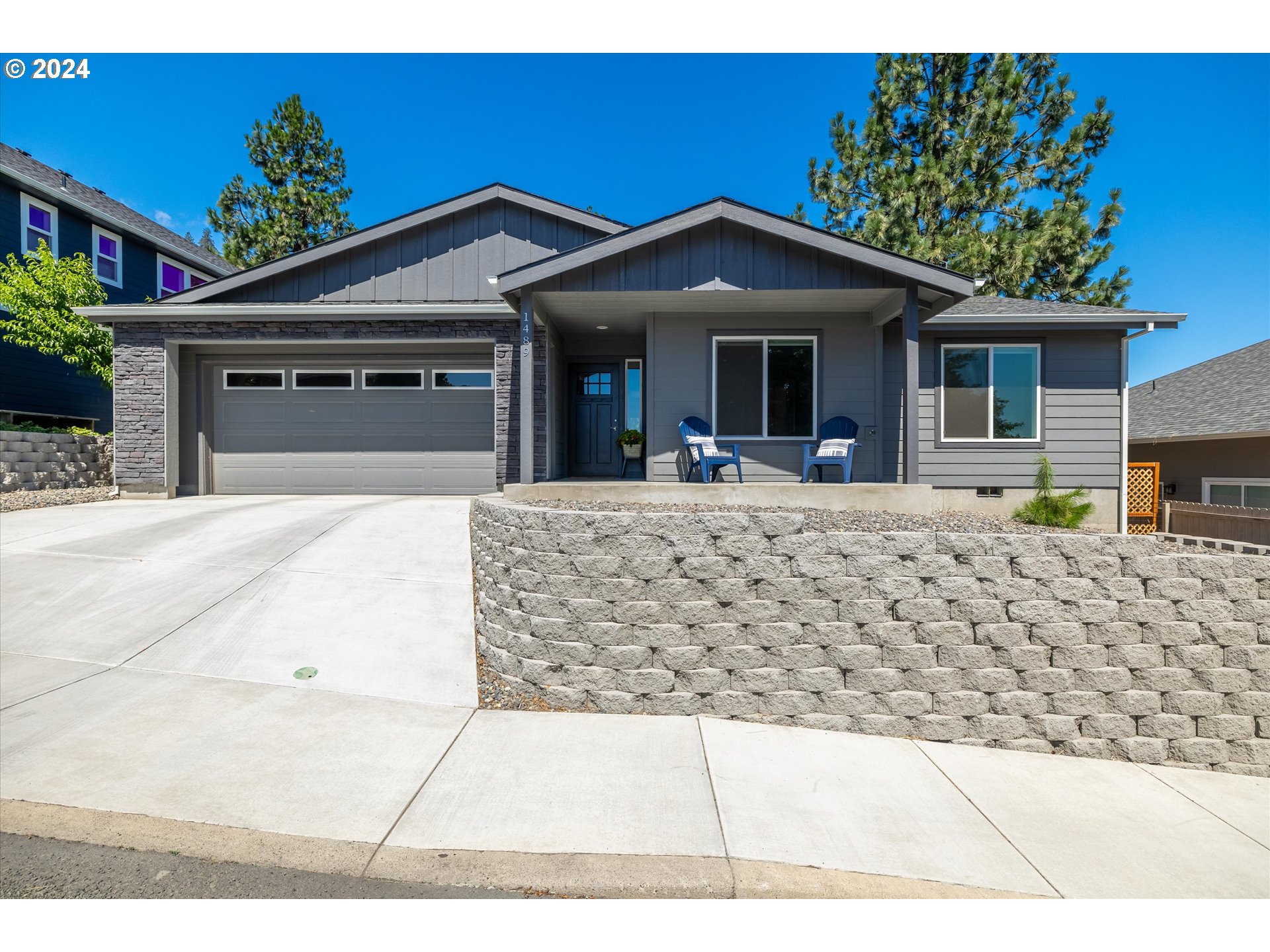 1489 Elberta Street West The Dalles, OR 97058 - Photo 1 of 29 a front view of a house with garden