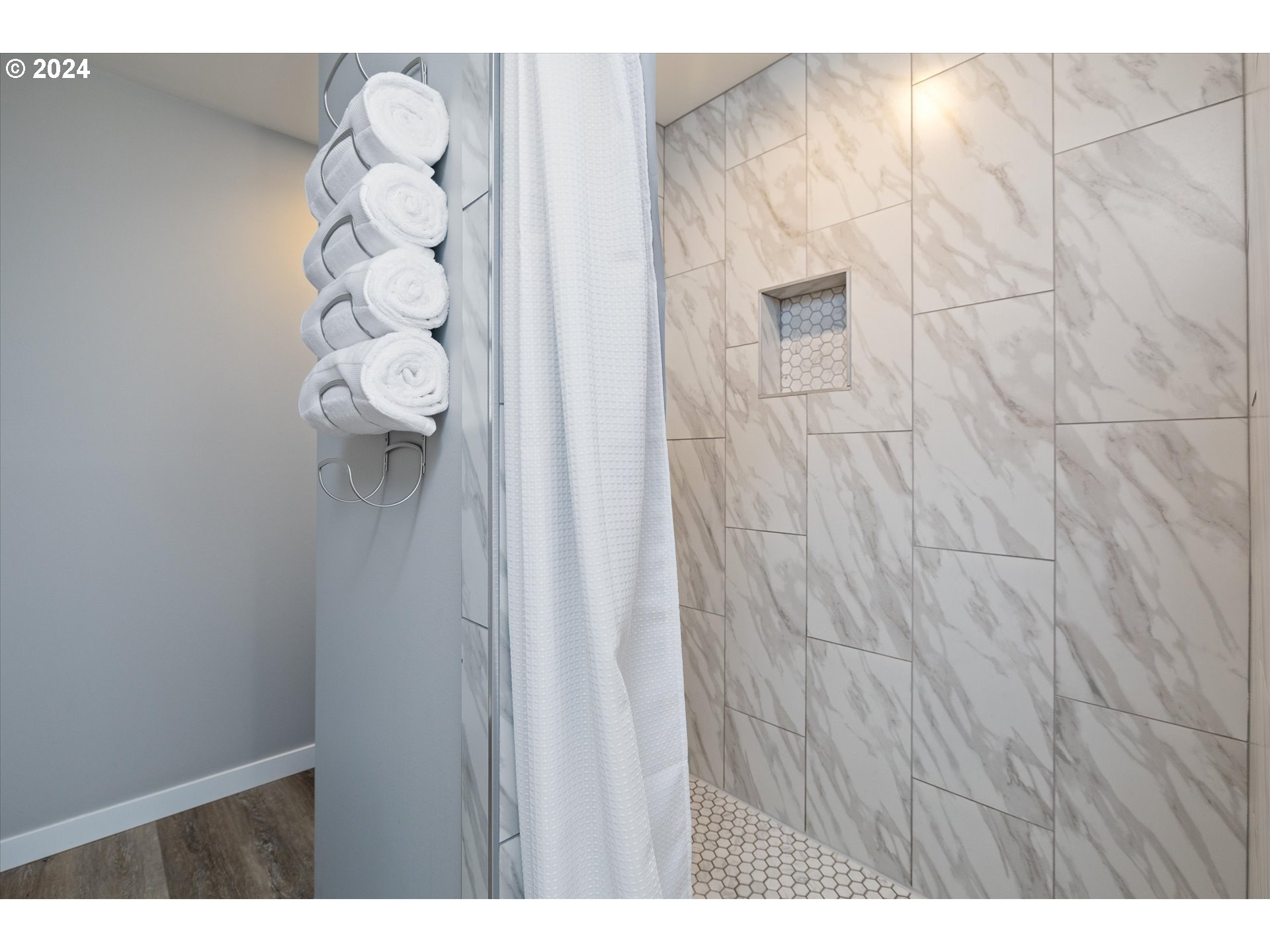 1489 Elberta Street West The Dalles, OR 97058 - Photo 16 of 29 a picture of a bathroom with a shower