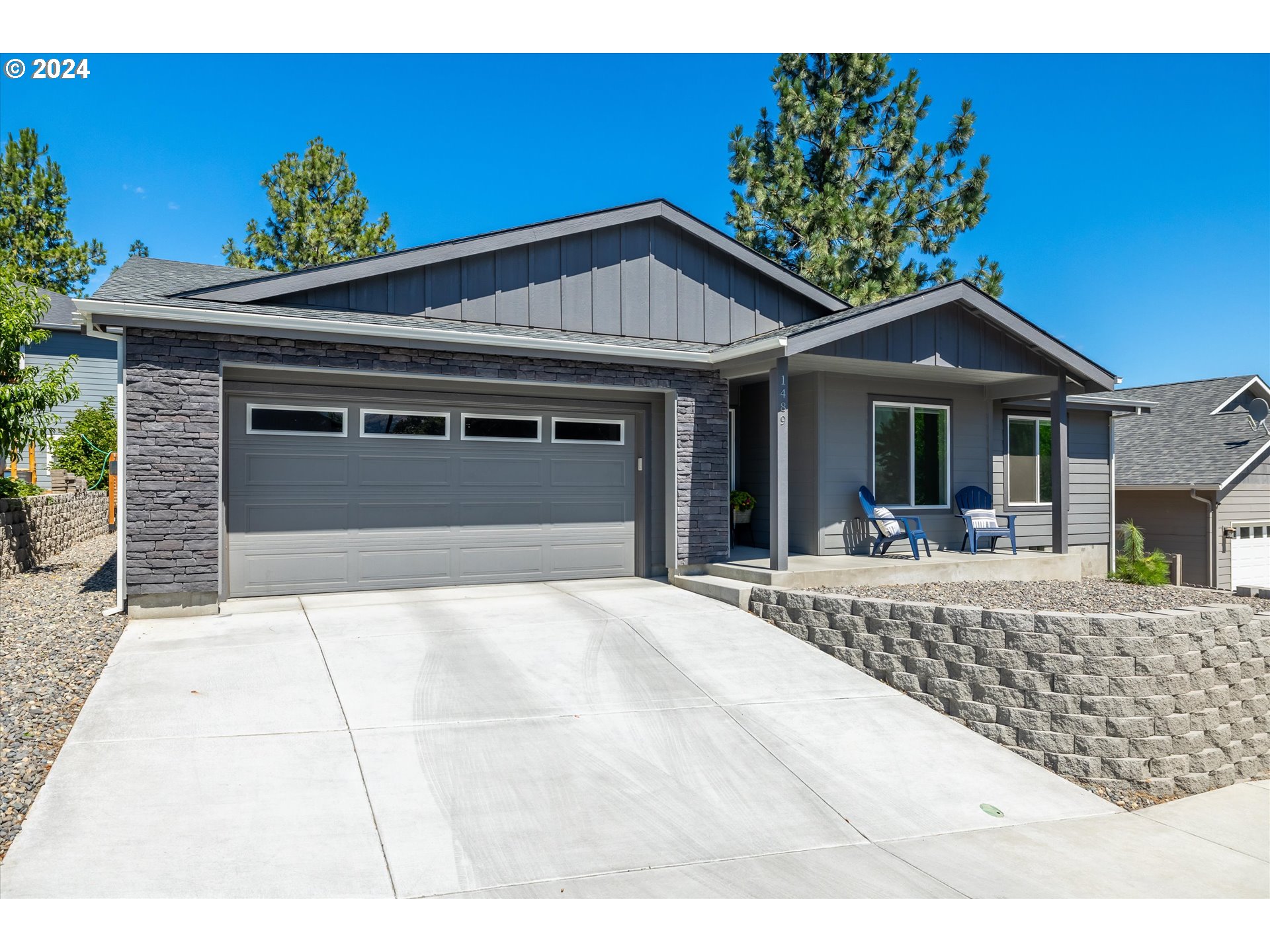 1489 Elberta Street West The Dalles, OR 97058 - Photo 2 of 29 a front view of a house with a porch
